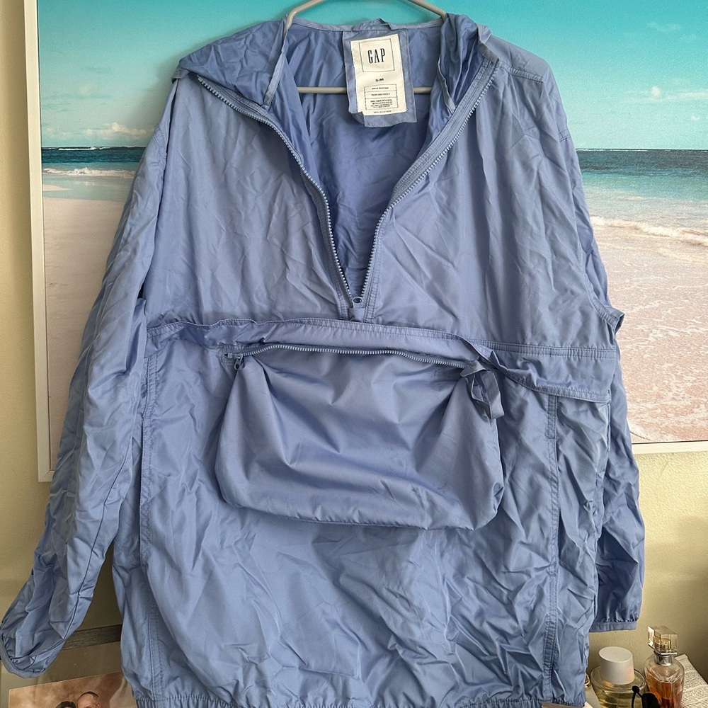 Gap lightweight raincoat/windbreaker